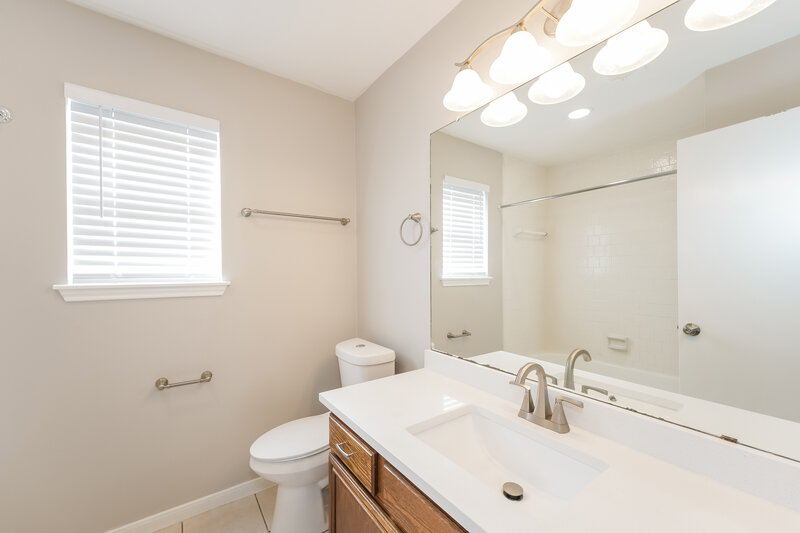 2,000/Mo, 9119 Smokehollow Dr Houston, TX 77064 Bathroom View