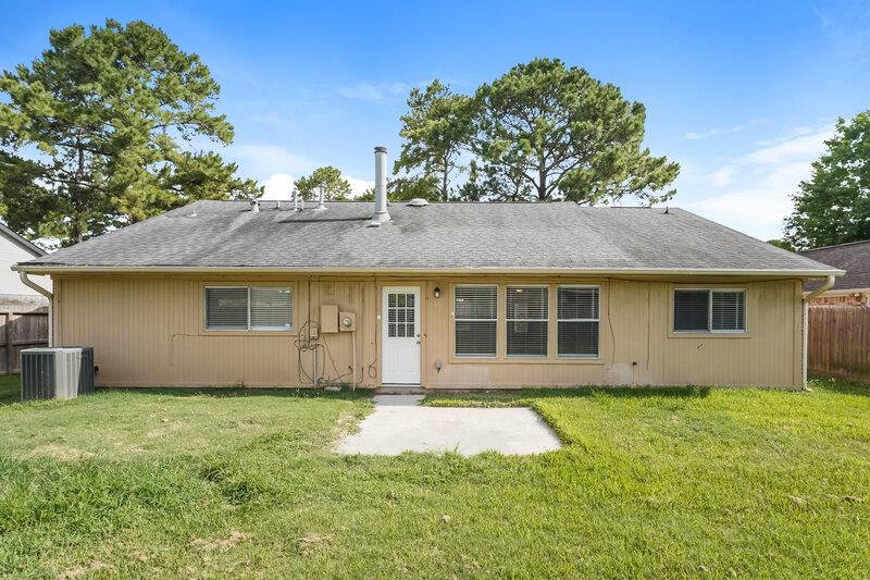 2,000/Mo, 9119 Smokehollow Dr Houston, TX 77064 Rear View
