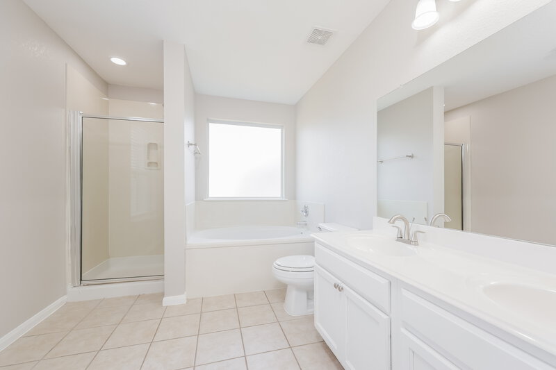 2,215/Mo, 3330 Legends Mill Dr Spring, TX 77386 Main Bathroom View
