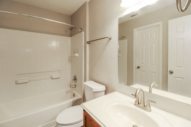 1,990/Mo, 2715 Feather Green Trl Fresno, TX 77545 Bathroom View