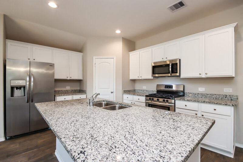 1,840/Mo, 18378 Timbermill Ln New Caney, TX 77357 Kitchen View