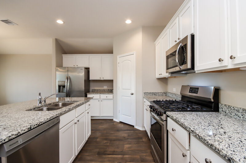 1,840/Mo, 18378 Timbermill Ln New Caney, TX 77357 Kitchen View 2