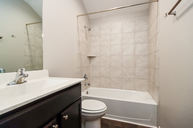 1,840/Mo, 18378 Timbermill Ln New Caney, TX 77357 Bathroom View