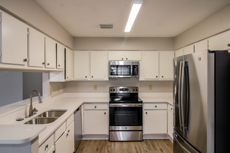 1,945/Mo, 2814 Ashington Dr Houston, TX 77067 Kitchen View