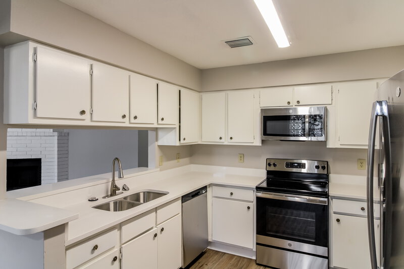 1,945/Mo, 2814 Ashington Dr Houston, TX 77067 Kitchen View 2