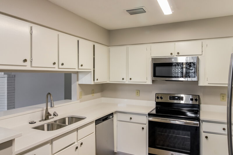 1,945/Mo, 2814 Ashington Dr Houston, TX 77067 Kitchen View 3