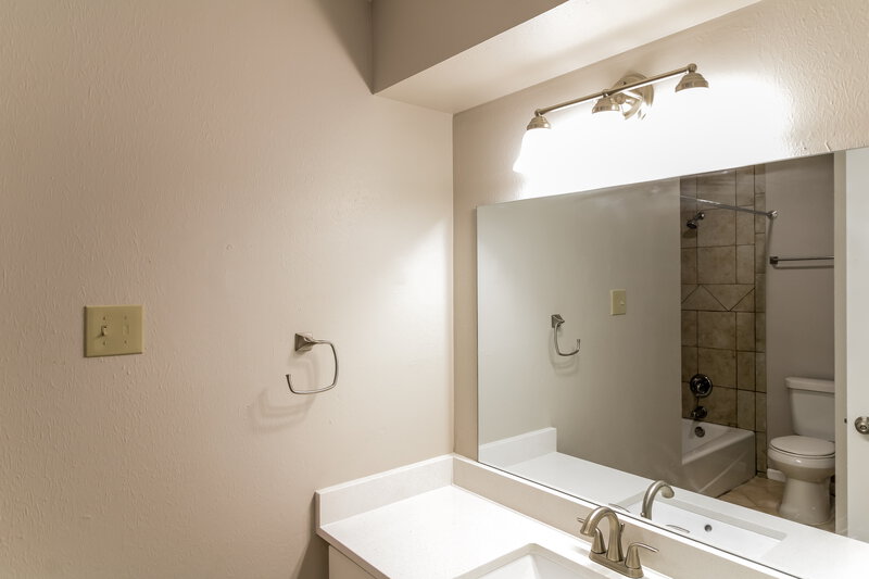 1,945/Mo, 2814 Ashington Dr Houston, TX 77067 Bathroom View