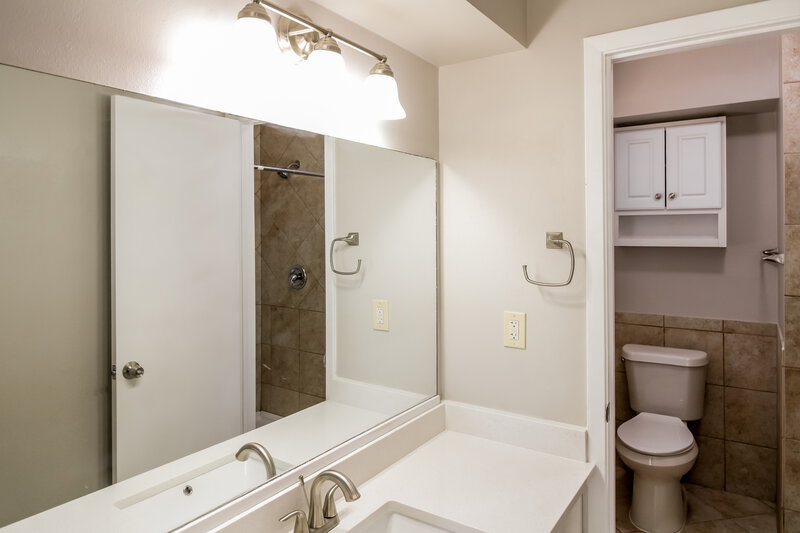1,945/Mo, 2814 Ashington Dr Houston, TX 77067 Bathroom View 2