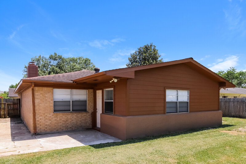 1,945/Mo, 2814 Ashington Dr Houston, TX 77067 Rear View 2