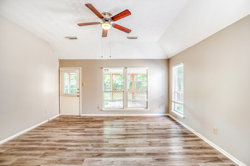 1,870/Mo, 4255 Gypsy Pops Dr Pasadena, TX 77503 Living Room View 2