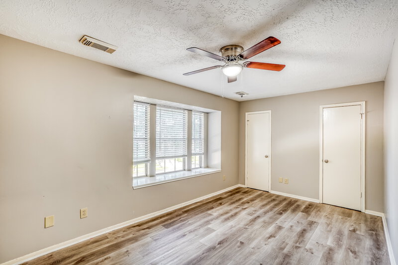 1,870/Mo, 4255 Gypsy Pops Dr Pasadena, TX 77503 Main Bathroom View