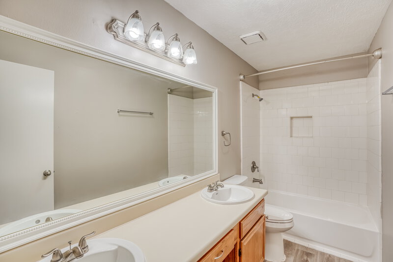1,870/Mo, 4255 Gypsy Pops Dr Pasadena, TX 77503 Bathroom View