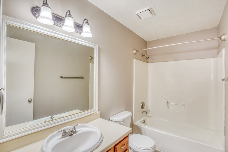 1,870/Mo, 4255 Gypsy Pops Dr Pasadena, TX 77503 Bathroom View 2