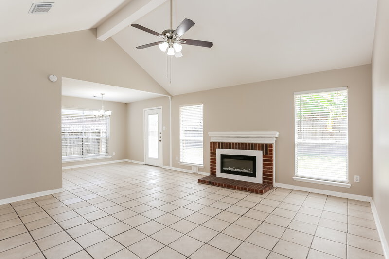 2,475/Mo, 4419 Ireland Ln Pasadena, TX 77505 Living Room View 2