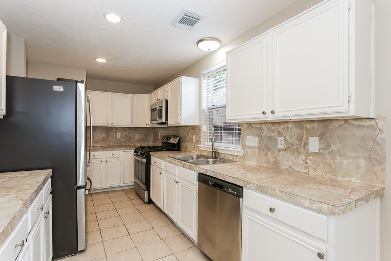 2,475/Mo, 4419 Ireland Ln Pasadena, TX 77505 Kitchen View
