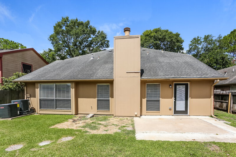 2,475/Mo, 4419 Ireland Ln Pasadena, TX 77505 Rear View