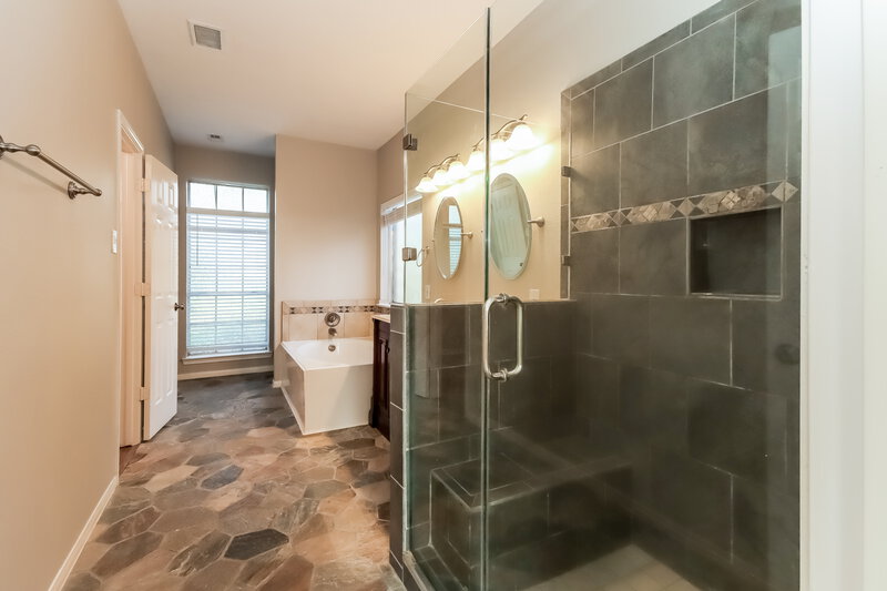 2,915/Mo, 1236 Deer Ridge Dr League City, TX 77573 Main Bathroom View