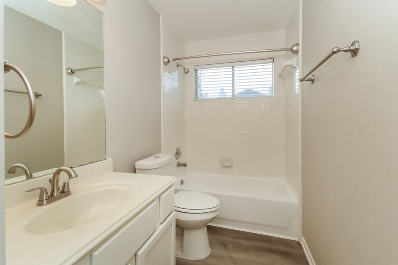 2,915/Mo, 1236 Deer Ridge Dr League City, TX 77573 Bathroom View