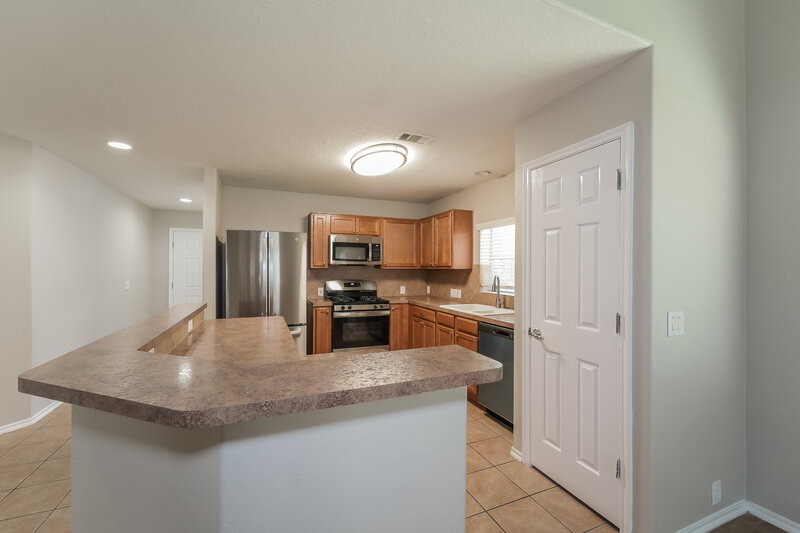 2,565/Mo, 6011 Sweetspire Rdg Richmond, TX 77407 Kitchen View
