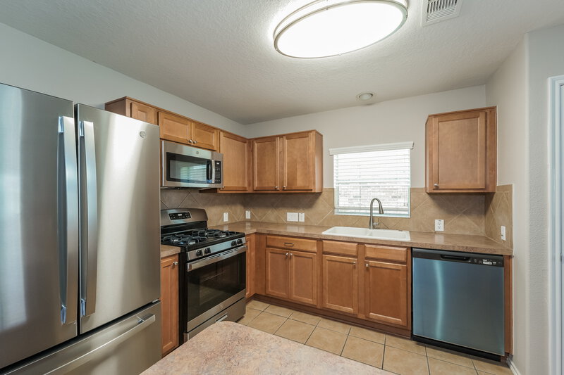 2,565/Mo, 6011 Sweetspire Rdg Richmond, TX 77407 Kitchen View 2