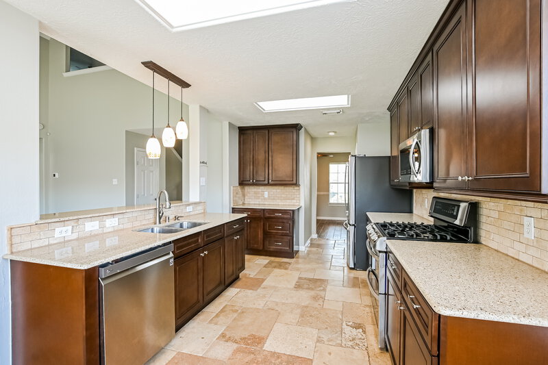 2,500/Mo, 3240 Rippling Falls Ln Dickinson, TX 77539 Kitchen View
