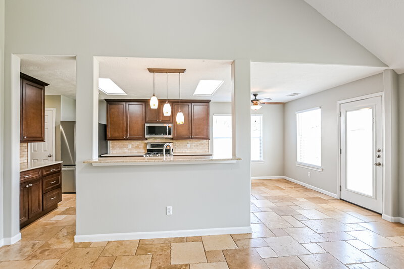 2,500/Mo, 3240 Rippling Falls Ln Dickinson, TX 77539 Kitchen View 3
