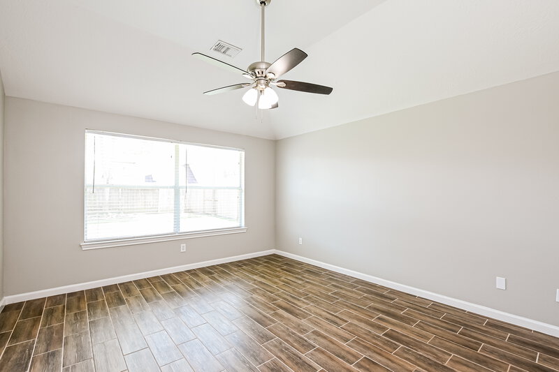 2,500/Mo, 3240 Rippling Falls Ln Dickinson, TX 77539 Main Bedroom View