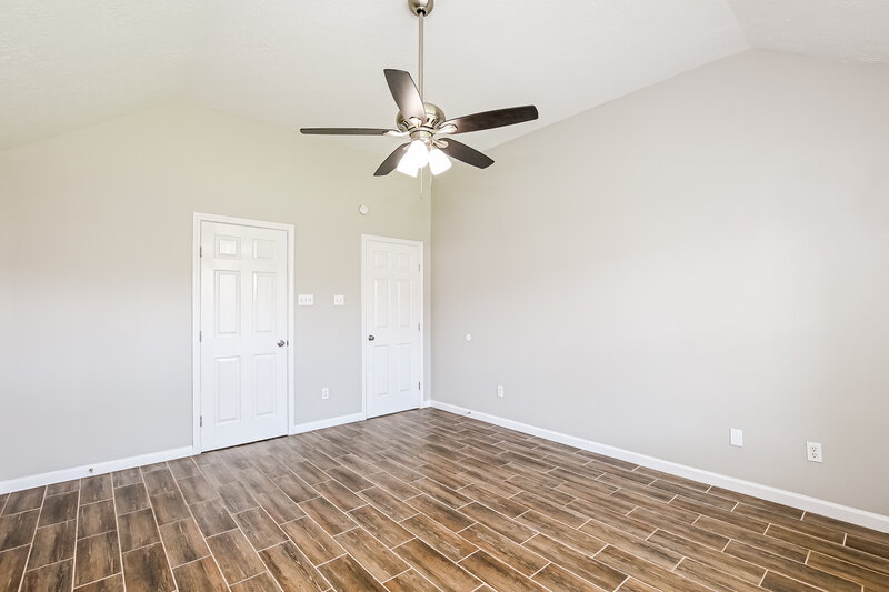 2,500/Mo, 3240 Rippling Falls Ln Dickinson, TX 77539 Main Bedroom View 2