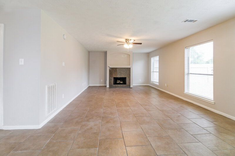 2,685/Mo, 9342 Wichita Dr La Porte, TX 77571 Living Room View
