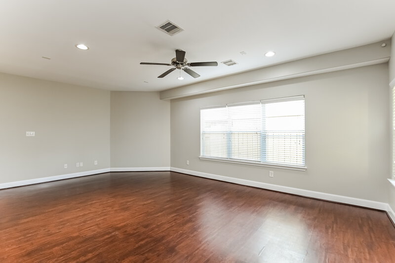 2,535/Mo, 2403 Lacyberry St Houston, TX 77080 Living Room View