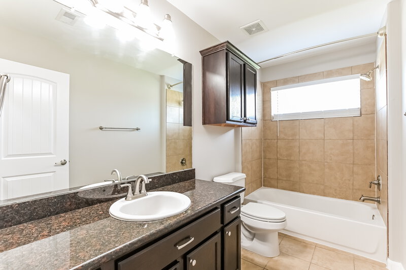 2,535/Mo, 2403 Lacyberry St Houston, TX 77080 Bathroom View