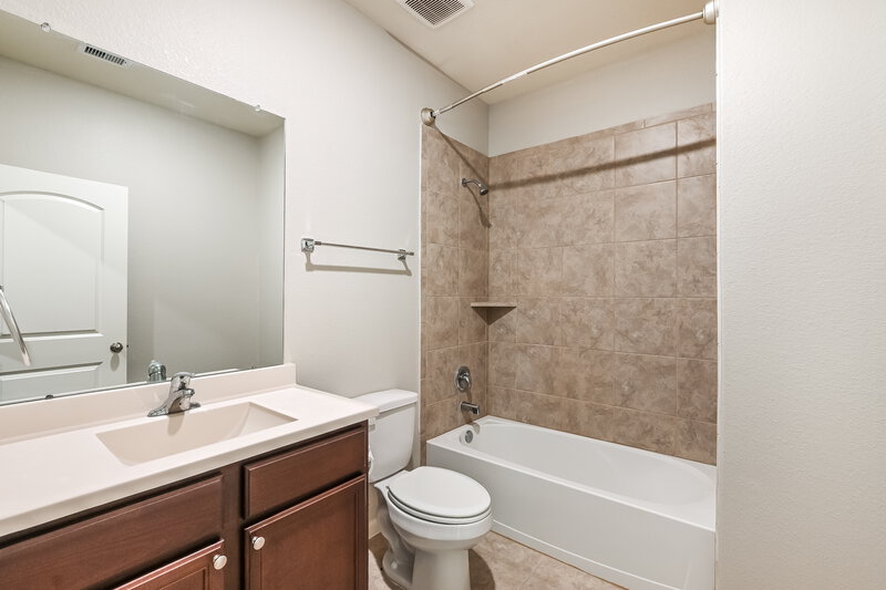 2,500/Mo, 25178 Dickens Dr Magnolia, TX 77355 Bathroom View