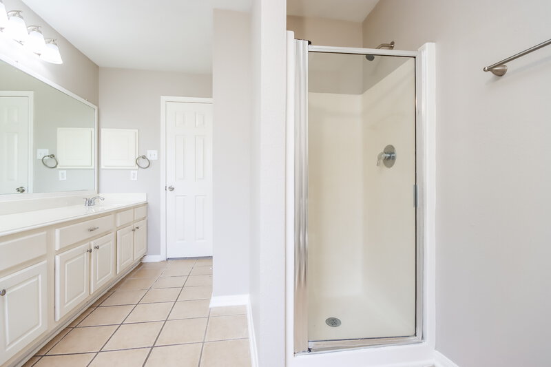 1,805/Mo, 16385 Ryan Guinn Way Conroe, TX 77303 Main Bathroom View 2
