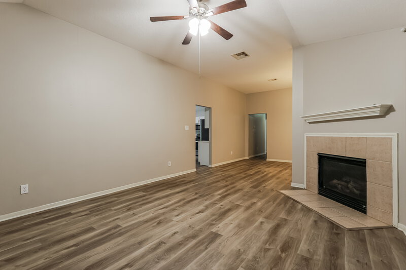 1,740/Mo, 16924 Tableland Trl Conroe, TX 77385 Living Room View 2