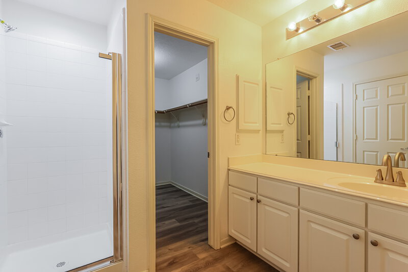 1,740/Mo, 16924 Tableland Trl Conroe, TX 77385 Main Bathroom View