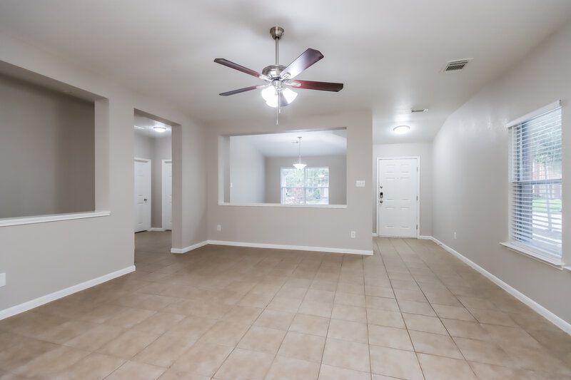 2,140/Mo, 6407 Gardenspring Brook Ln Spring, TX 77379 Living Room View 2