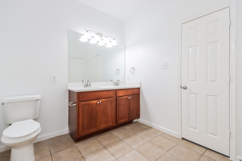 2,140/Mo, 6407 Gardenspring Brook Ln Spring, TX 77379 Main Bathroom View