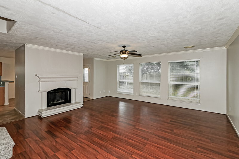 1,980/Mo, 19814 Waterflower Dr Tomball, TX 77375 Living Room View