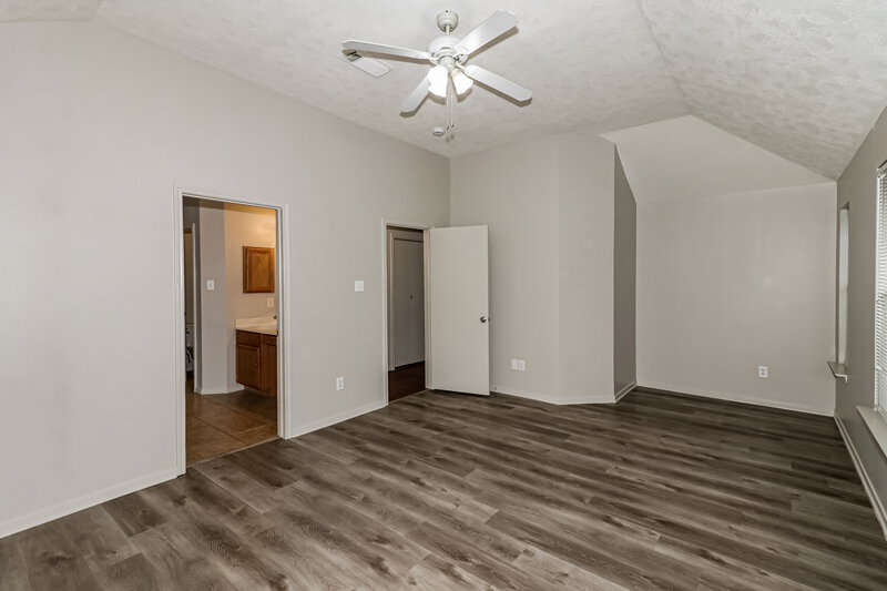 1,980/Mo, 19814 Waterflower Dr Tomball, TX 77375 Main Bedroom View 2
