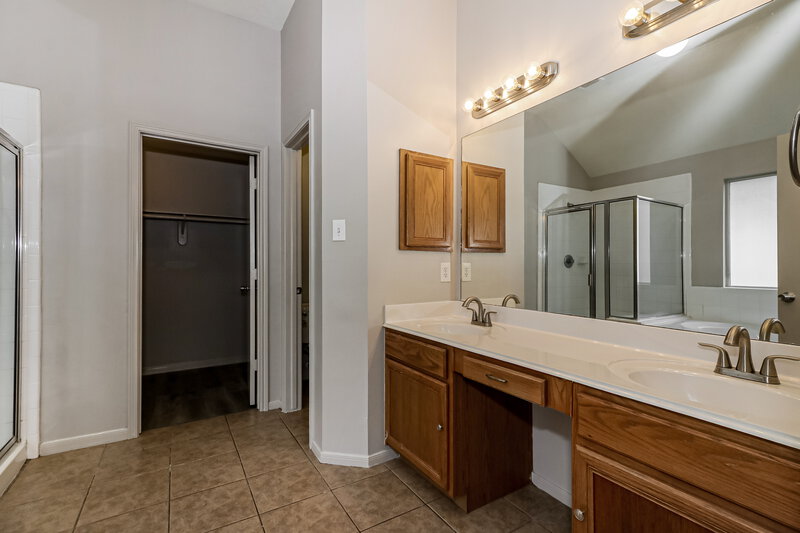 1,980/Mo, 19814 Waterflower Dr Tomball, TX 77375 Main Bathroom View