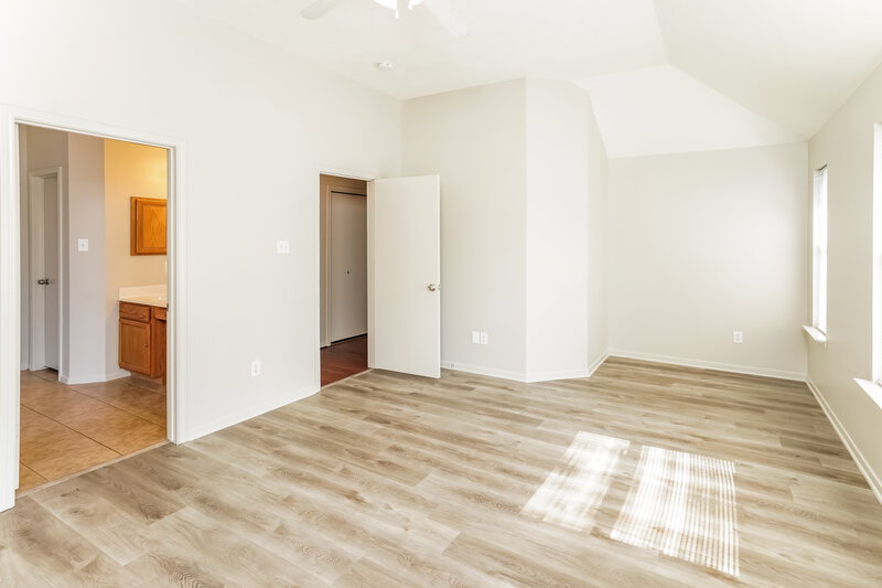 2,265/Mo, 19814 Waterflower Dr Tomball, TX 77375 Main Bedroom View