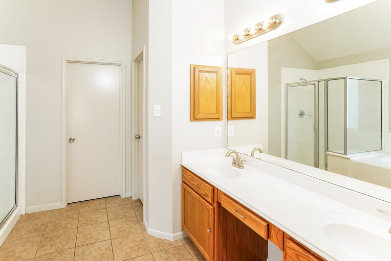 2,265/Mo, 19814 Waterflower Dr Tomball, TX 77375 Main Bathroom View