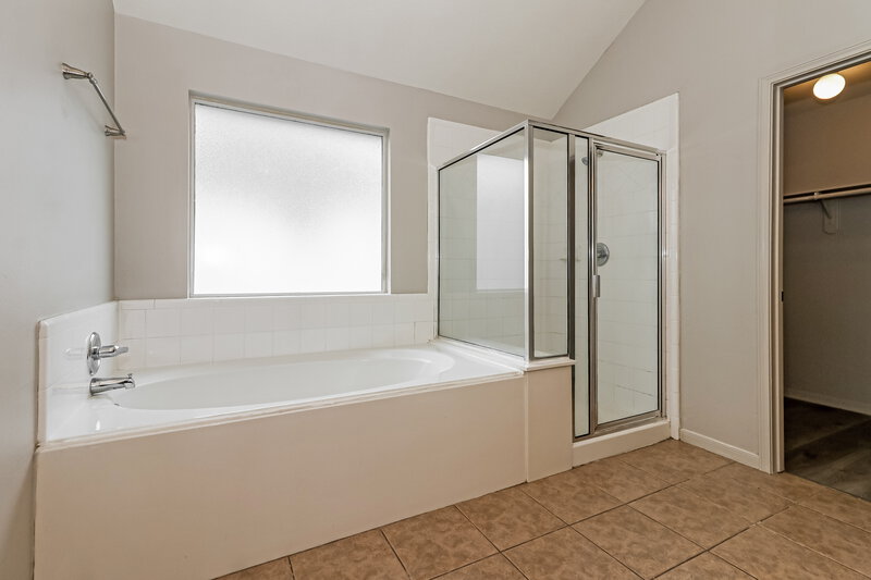 1,980/Mo, 19814 Waterflower Dr Tomball, TX 77375 Main Bathroom View 2