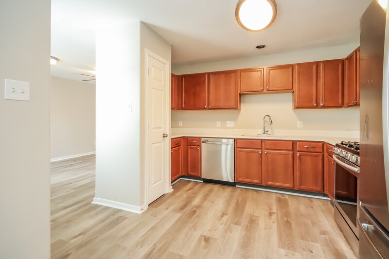 1,915/Mo, 6305 Mountain Pines Ln Katy, TX 77449 Kitchen View 2