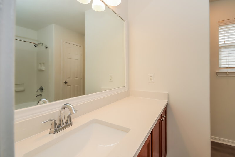 1,915/Mo, 6305 Mountain Pines Ln Katy, TX 77449 Main Bathroom View