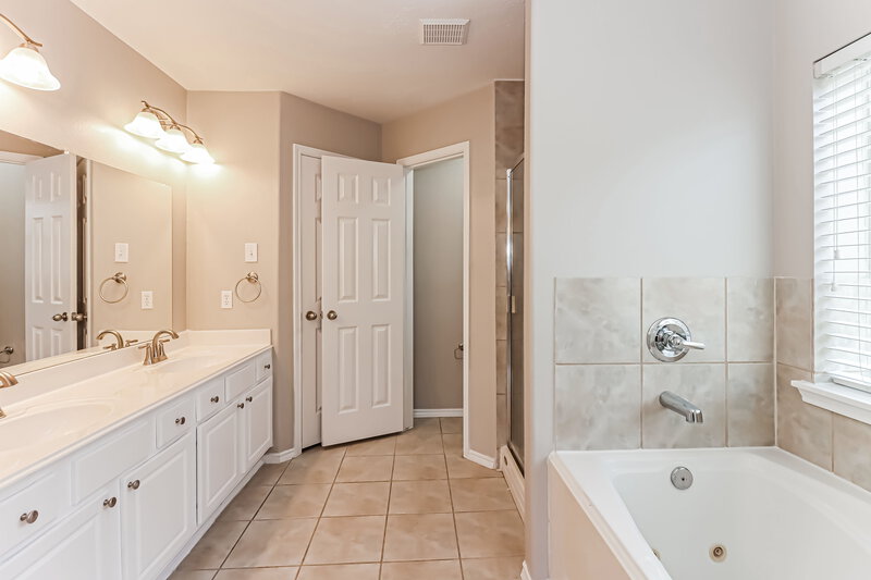 2,250/Mo, 7510 Braeberry Ct Richmond, TX 77407 Main Bathroom View
