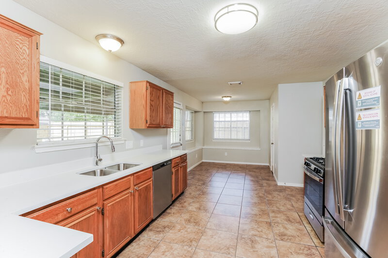 2,330/Mo, 801 Wisdom Dr Deer Park, TX 77536 Kitchen View 2