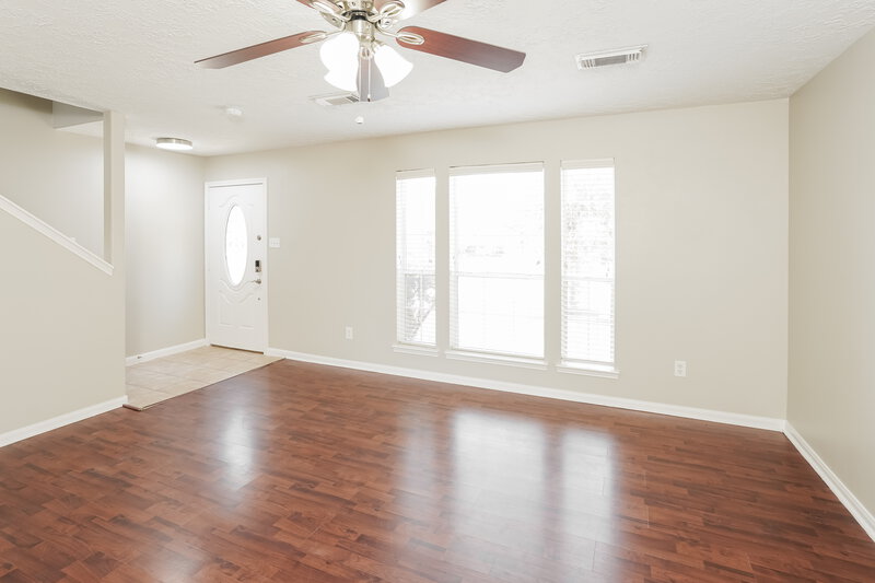 1,770/Mo, 32034 Ashton Ln Pinehurst, TX 77362 Living Room View 2