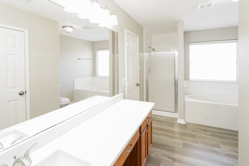 1,770/Mo, 32034 Ashton Ln Pinehurst, TX 77362 Main Bathroom View