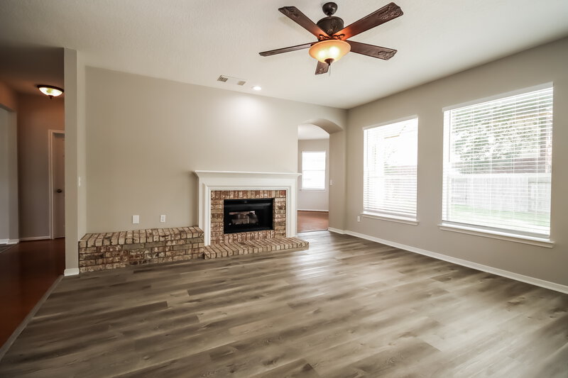 2,925/Mo, 19322 Oak Station Dr Humble, TX 77346 Living Room View 2